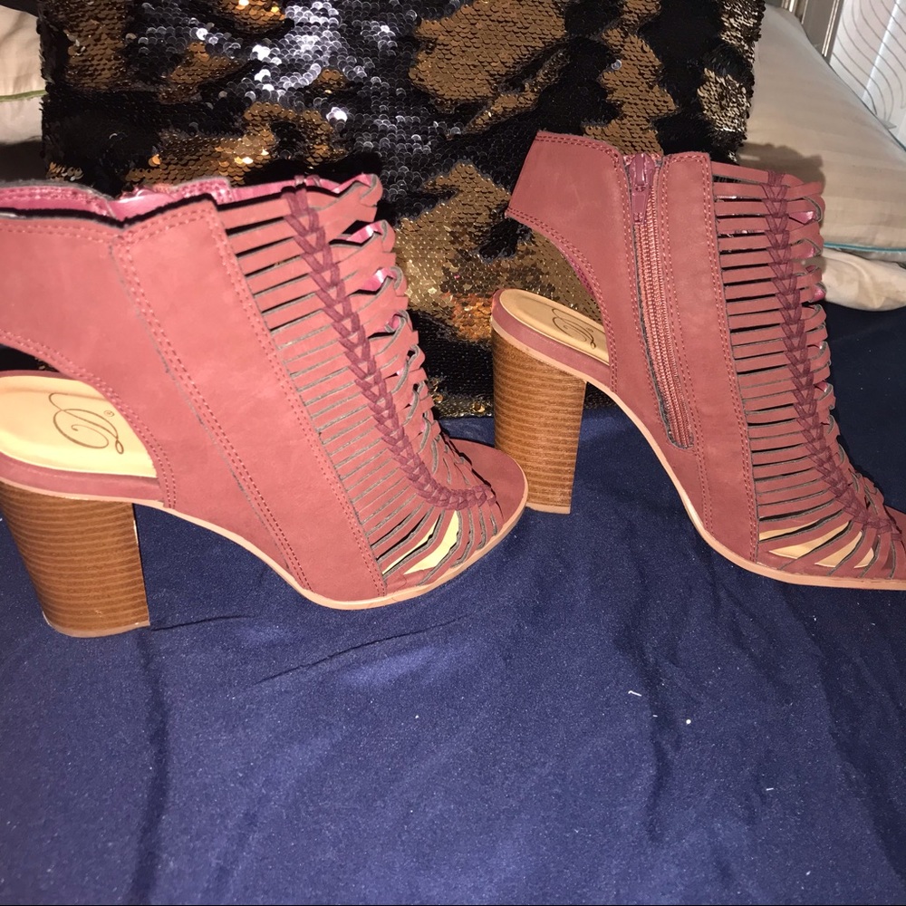 Heels - Picture 2 of 3